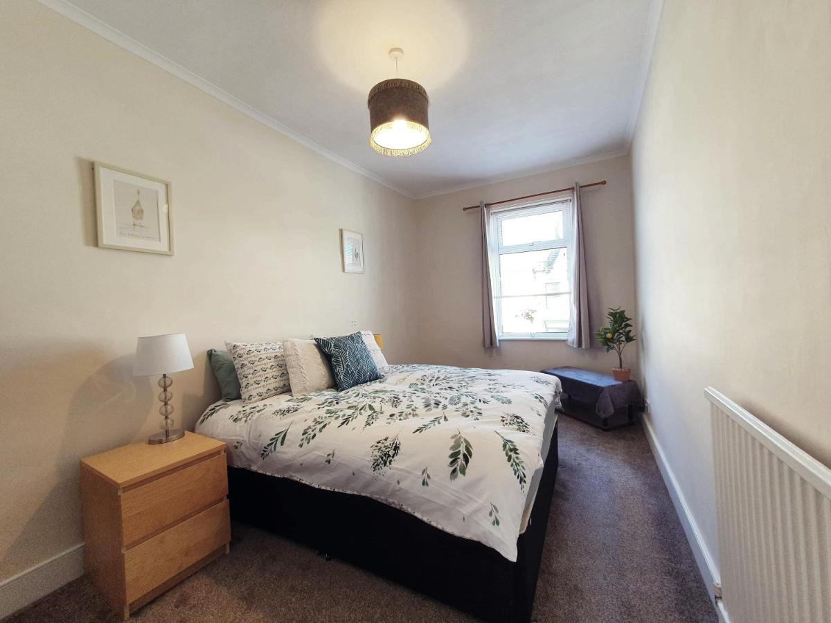 Brodie'S Hideaway Stylish Seaside Town Apartment 安布尔 外观 照片